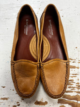 Cargar imagen en el visor de la galería, Naturalizer Leather Moccasin Loafers (Size 9.5)
