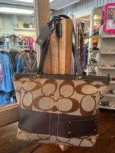 Cargar imagen en el visor de la galería, *AS IS* Coach Signature Jacquard Stripe Brown Tote Bag
