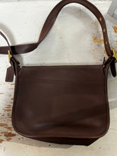 Cargar imagen en el visor de la galería, Vintage Coach Patricia Legacy Bag
