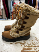 Charger l'image dans la galerie, Y2K Skechers Faux Fur Leather Boots (Size 6)
