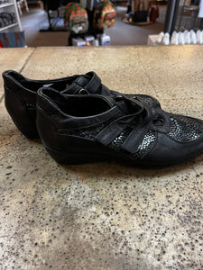 NWT Hans Leibniz Shoes (Size 6)