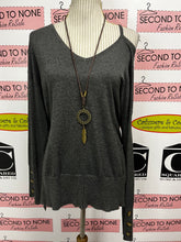 Load image into Gallery viewer, Cable &amp; Gauge 1 Cold Shoulder Top (Size M)
