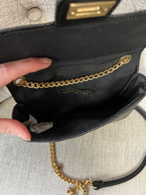 Cargar imagen en el visor de la galería, Quilted Chain Crossbody
