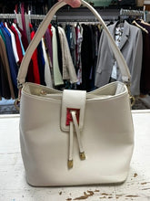 Cargar imagen en el visor de la galería, Charming Charlie Cream Handbag
