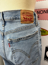 Cargar imagen en el visor de la galería, Levi&#39;s Straight Leg Jeans (Size 29)
