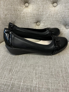 Tender Tootsies Flats (Size 7)