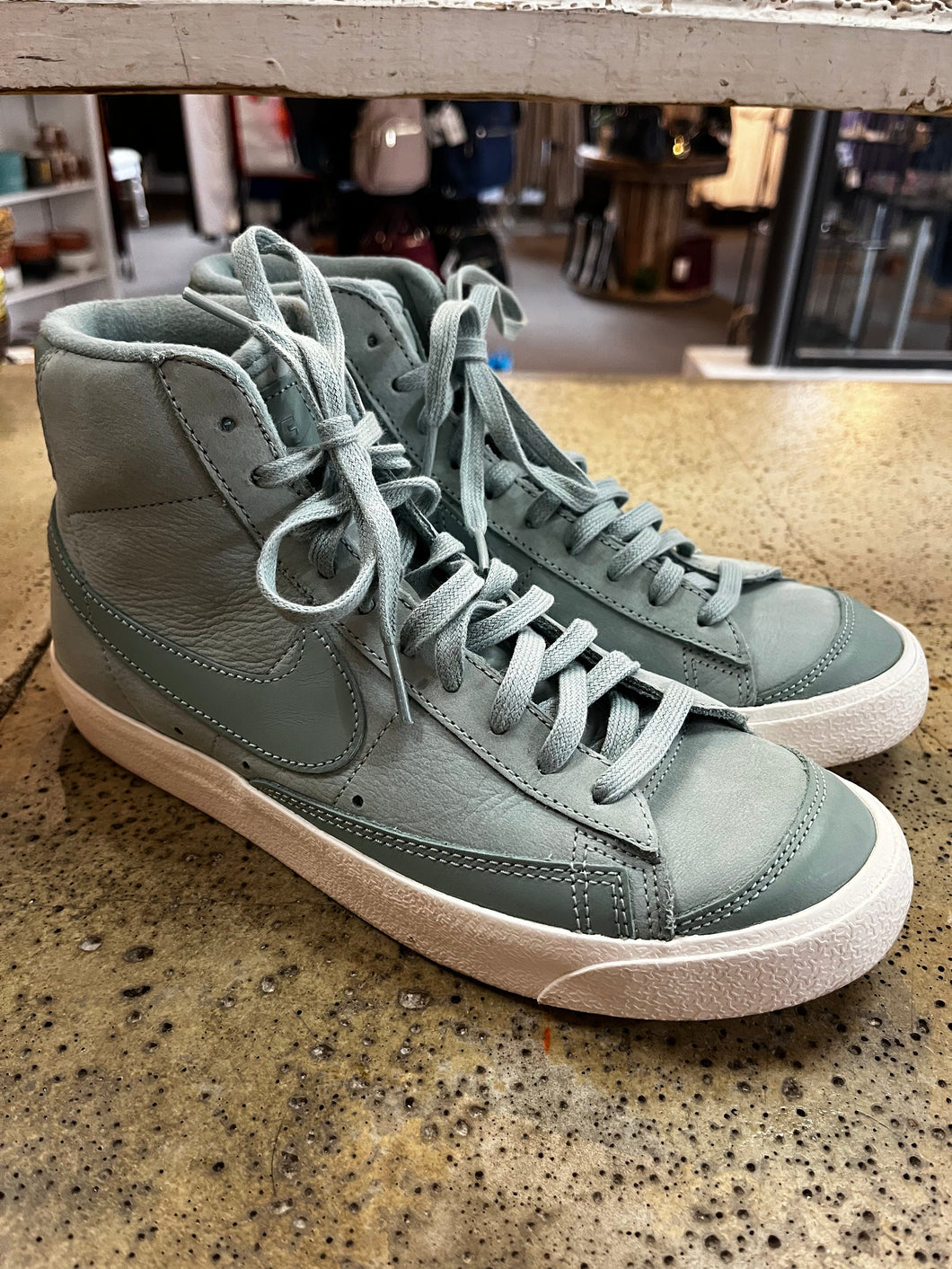 Nike Blazer Mid Premium Sneakers (Size 9)