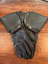 Load image into Gallery viewer, Watson Motorcycle Gloves (Size 8)
