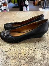 Load image into Gallery viewer, Aldo Leather Wedge Flats (Size 8)
