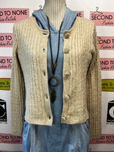 Load image into Gallery viewer, NWT Willow &amp; Wind Cable Knit Cropped Cardigan (Size M)

