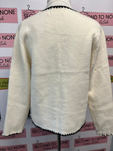 Cargar imagen en el visor de la galería, Chanel-Inspired Beaded Cardigan
