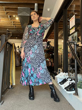 Charger l&#39;image dans la galerie, Reversible Dress with Shrug (Animal Print)
