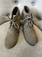 Load image into Gallery viewer, Tom&#39;s Suede Wedge Lace-Ups (Size 7 1/2)
