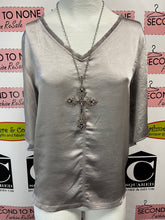 Charger l'image dans la galerie, Metallic Silver Raw Edge Hem T-Shirt (Size S)
