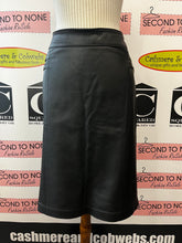 Load image into Gallery viewer, Danier Genuine Leather Skirt (Size 16)
