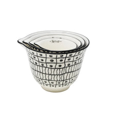 Cargar imagen en el visor de la galería, Black &amp; White Abstract Measuring Cups (Set of 4)

