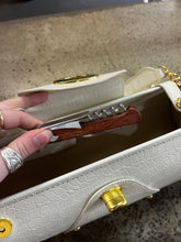 Charger l&#39;image dans la galerie, Picnic at Ascot Wine Purse
