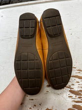 Cargar imagen en el visor de la galería, Naturalizer Leather Moccasin Loafers (Size 9.5)
