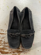 Cargar imagen en el visor de la galería, Aerosoles Suede Loafers (Size 7)
