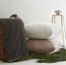 Charger l&#39;image dans la galerie, Ripple Texture Reversible Fleece Throw (3 Colors)
