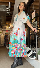 Cargar imagen en el visor de la galería, Butterfly &amp; Floral Maxi Dress
