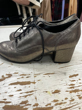 Charger l'image dans la galerie, Lord &amp; Taylor Heeled Oxford Shoe (Size 8.5)
