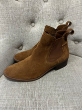 Load image into Gallery viewer, Steve Madden Suede Ankle Boots (Size 7.5)
