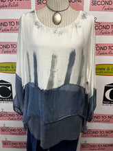 Load image into Gallery viewer, Made in Italy Flowy Sequin Top (Size S/M)

