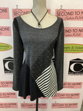 Load image into Gallery viewer, Black &amp; Grey Abstract Tunic (Size Medium)
