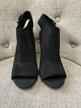 Load image into Gallery viewer, Aldo Black Textured Heels (Size 8)
