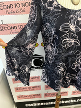 Charger l'image dans la galerie, Laura Navy Floral Blouse (Size M)
