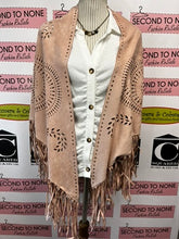 Charger l'image dans la galerie, NWT Guess Faux Suede Fringe Cape (One Size)
