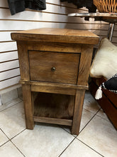 Cargar imagen en el visor de la galería, Wooden Side Table
