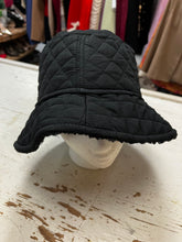 Charger l'image dans la galerie, Black Reversible Sherpa Bucket Hat
