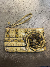Cargar imagen en el visor de la galería, Yellow Snakeskin Print Rosette Clutch
