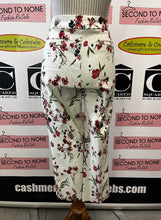Charger l'image dans la galerie, Jasmin &amp; Juliana Stretchy Floral Pants (Size 12)
