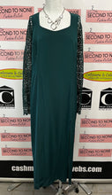 Load image into Gallery viewer, Forest Green Embroidered Lace Sleeve Dress (Size L/XL)
