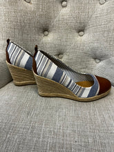 Charger l&#39;image dans la galerie, G.H Bass &amp; Co. Wedge Espadrilles (Size 8)
