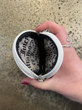 Cargar imagen en el visor de la galería, Juicy Couture Coin Purse
