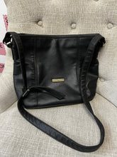 Cargar imagen en el visor de la galería, Perry Ellis Crossbody Purse
