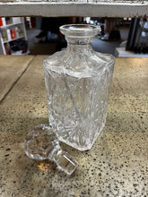 Cargar imagen en el visor de la galería, Vintage Crystal Whisky Decanter

