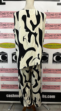 Load image into Gallery viewer, B&amp;W Abstract Print Outfit Set (Size XL)

