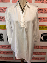 Load image into Gallery viewer, Chico's White Popover Tunic (Size 0= S)

