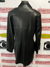 Cargar imagen en el visor de la galería, Danier Leather Jacket (Size S)
