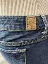 Load image into Gallery viewer, Guess Low Rise Skinny Jeans (Size 28)
