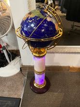 Charger l&#39;image dans la galerie, Globe on Marble-Look &amp; Gold Light-Up Base
