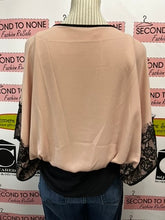 Cargar imagen en el visor de la galería, Joseph Ribkoff Lace Trim Blouse (Size 6)
