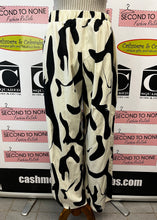 Load image into Gallery viewer, B&amp;W Abstract Print Outfit Set (Size XL)
