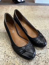 Load image into Gallery viewer, Aldo Leather Wedge Flats (Size 8)
