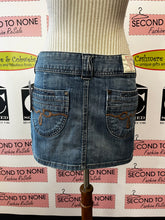 Load image into Gallery viewer, Guess Y2K Micro Mini Denim Skirt (Size 29)
